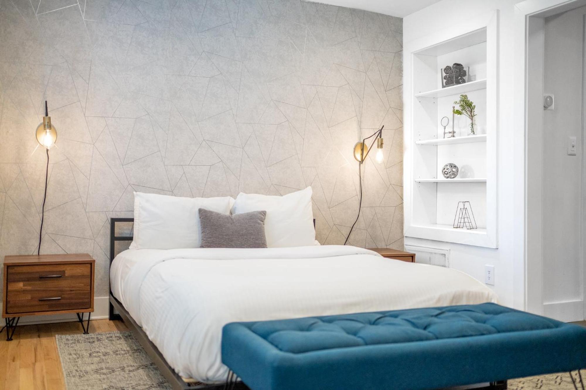 Crescent Furnished Apartment *