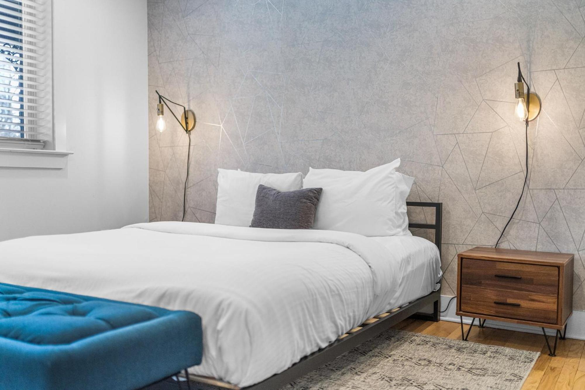 Crescent Furnished Apartment *